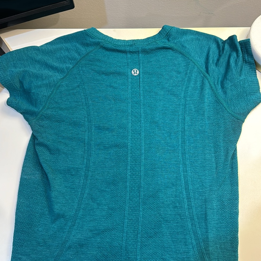Lululemon- Swiftly Tech Short Sleeve- size 6- green